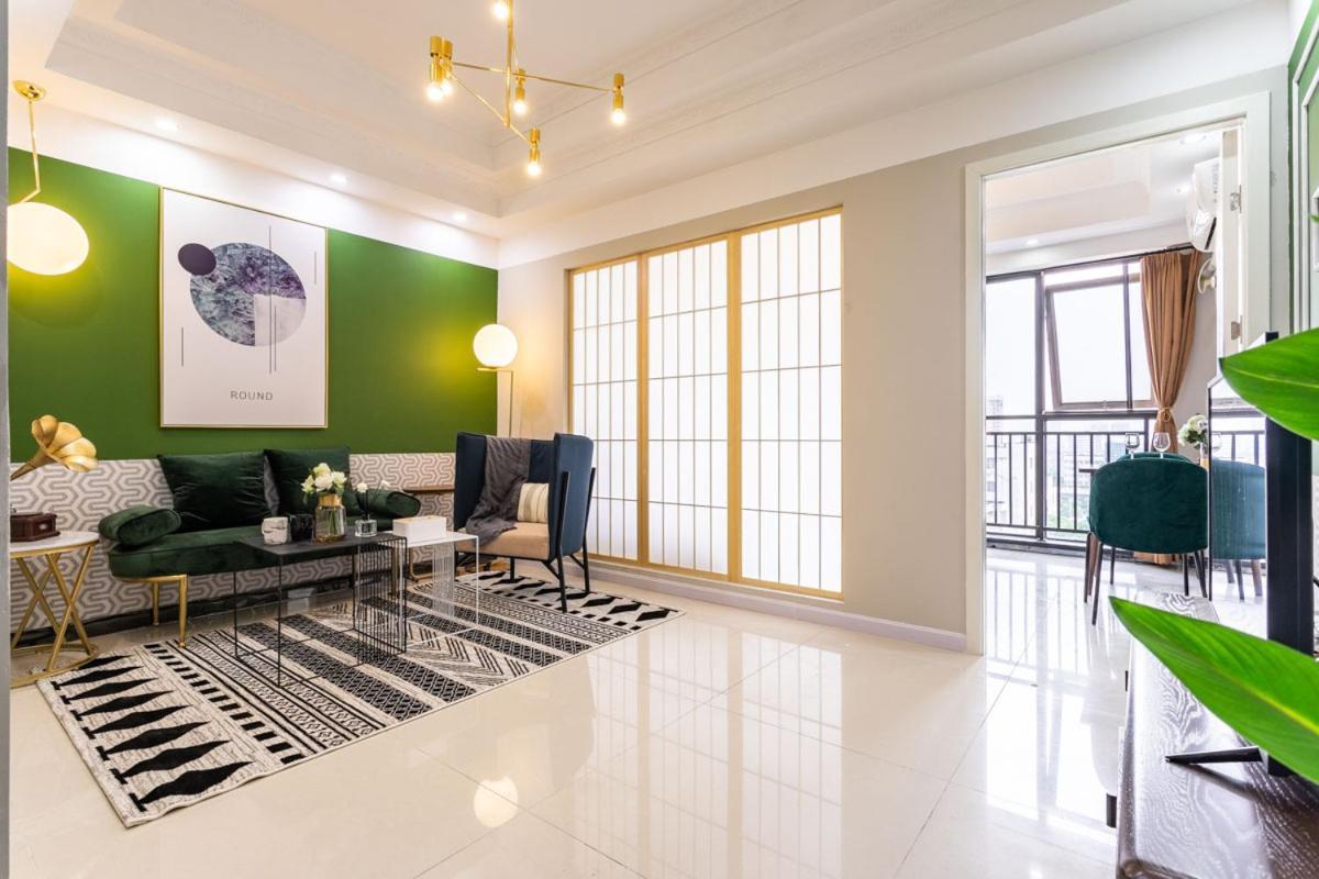 Wuhan Hongshan-Guanggu Square- Locals Apartment 00157650 Exterior foto